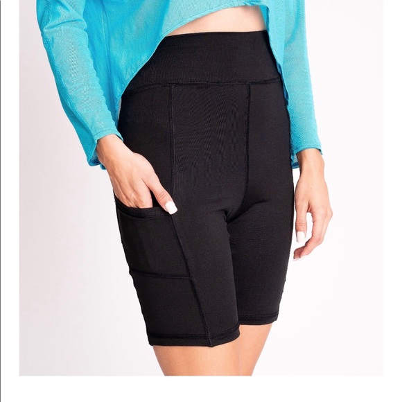 KAMIT Womens Black BIKER Shorts Size Medium Friction Free Pockets For Icepacks - Picture 1 of 7